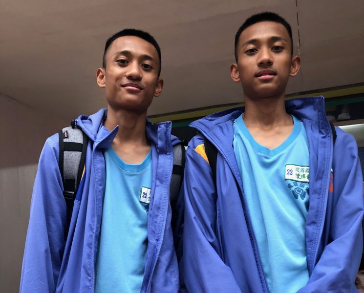 桃園建國雙胞胎哥哥陳瑋翰（左）、弟弟陳瑋傑就是要走籃球路。大會提供