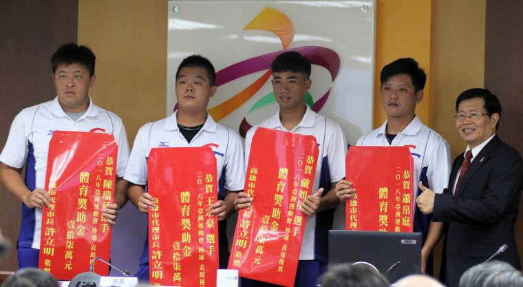 棒球4帥蕭帛庭（右2起）、戴如量、王宗豪、陳瑞慕。高雄市政府運動發展局提供