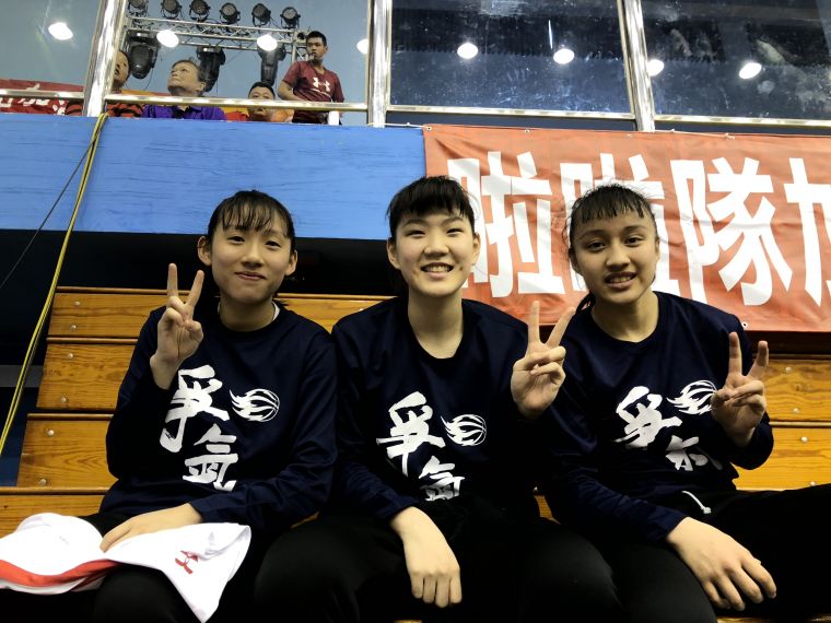 民族「三劍客」宋瑞蓁（右起）、蔡佑蓮、康奕喬合得42分、41籃板。