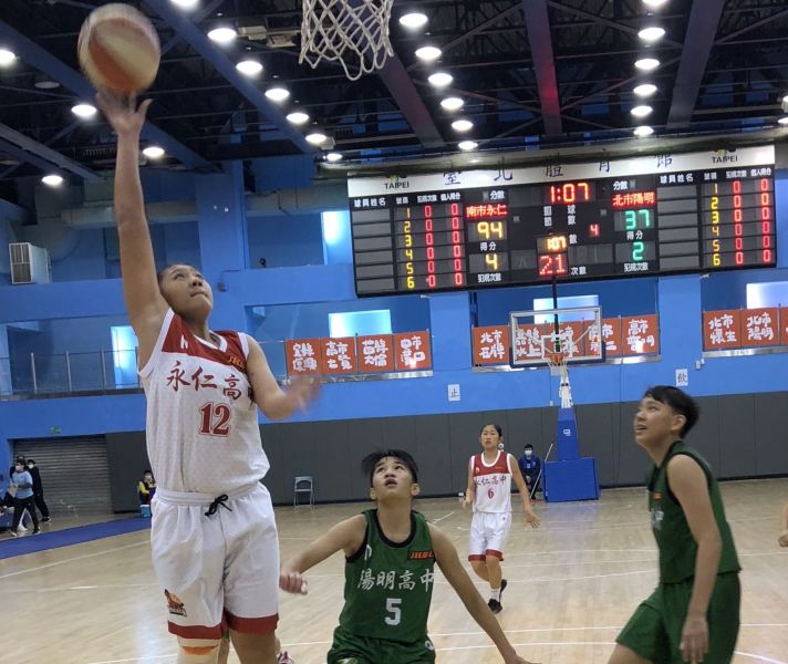 永仁「巴楠之花」陳薇涵攻下生涯新高33分、13籃板「雙十」。大會提供