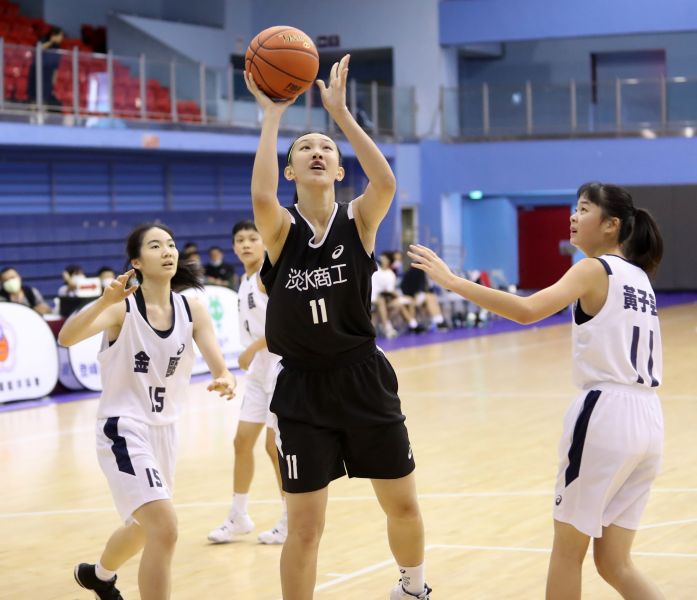 淡商「雙塔」之一的U19世青國手趙云楓禁區賣高23分、8籃板。大會提供