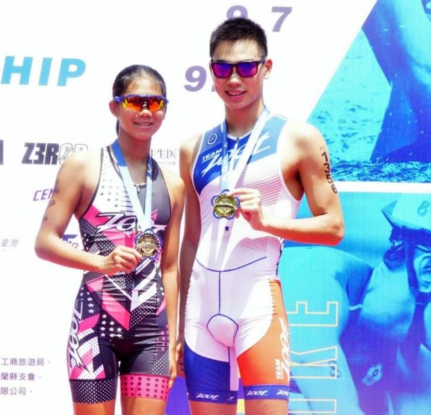 潘家兄妹潘子易、潘昱婷包辦半程男、女雙冠。中華民國鐵人三項協會提供