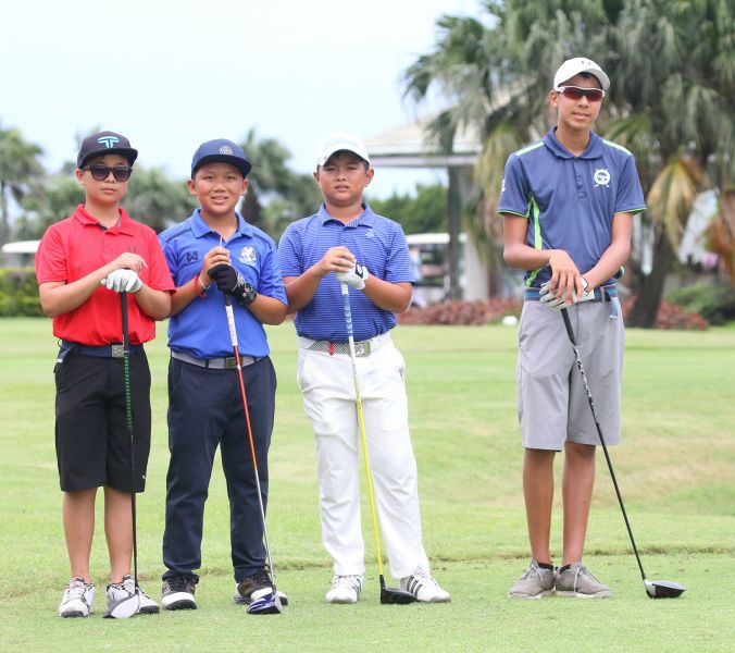 第二回合男C組台灣邱靖(右一)。台灣高爾夫推廣發展協會提供／鍾豐榮攝