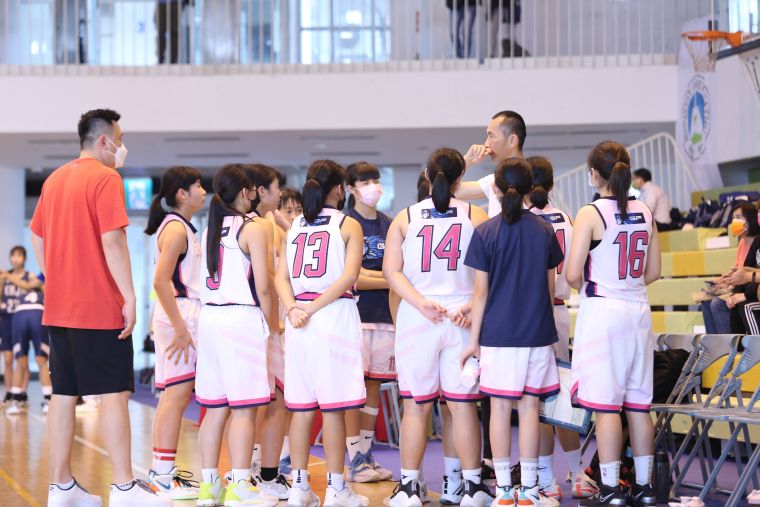 花蓮國風教練檔謝宏岳、莊子毅（左）帶領晉全國八強決賽。大會提供