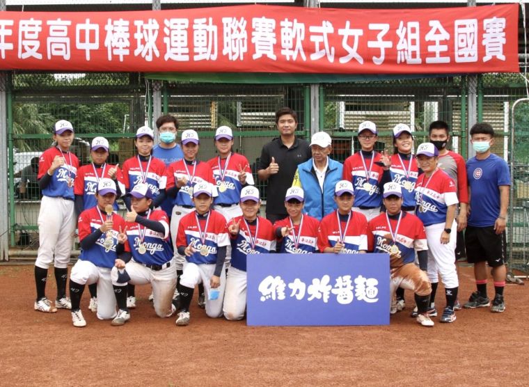 華江高中抱回高中軟式聯賽女子組首座冠軍。大會提供