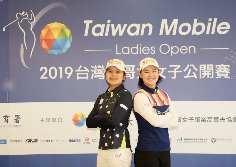 衛冕冠軍李旻(右)與旅美LPGA名將徐薇淩賽前記者會互相「嗆聲」。大會提供