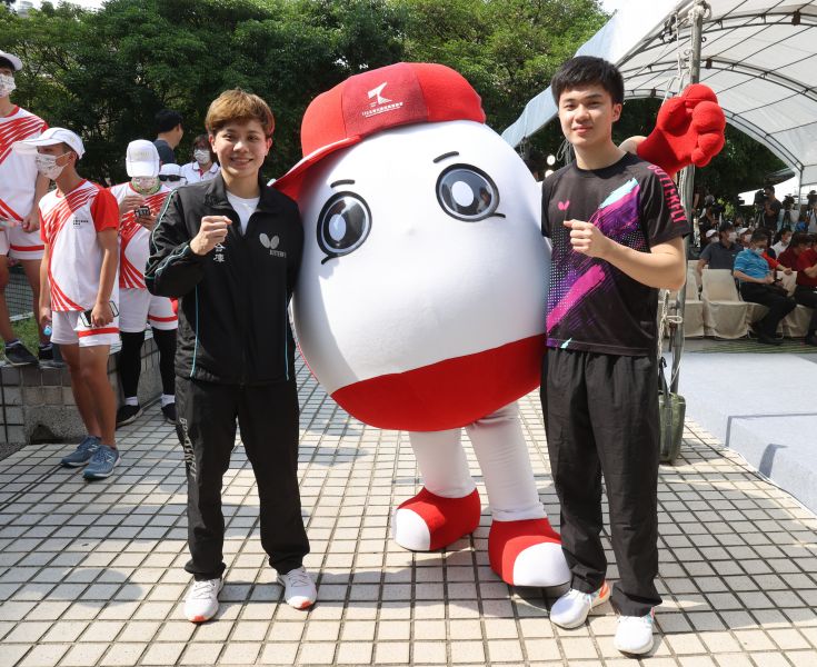 東京奧運國手林昀儒與鄭怡靜，不僅報名參賽本屆全大運，也特別出席記者會。李天助攝