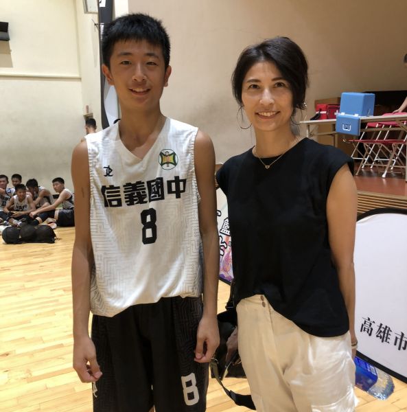 長高長壯也長大的日籍小將淺中琉加，與愛籃球愛台灣的媽媽。大會提供