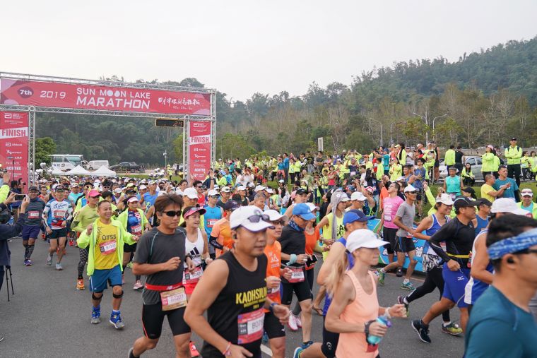 亞培世界馬拉松大滿貫萬達分齡資格賽-日月潭環湖馬拉松吸引逾5,500位跑者共襄盛舉。大會提供