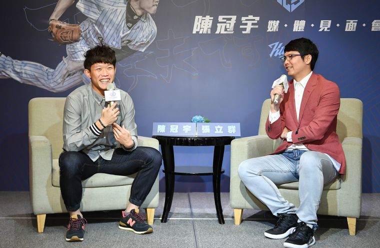 陳冠宇(左)11月25日會參加YY 迷你棒球學院的客座教練。