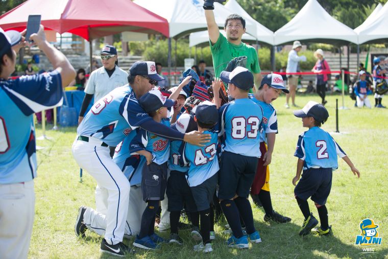 雖然不敵對手 夢無限幼兒棒球俱樂部還是充分享受比賽樂趣。
