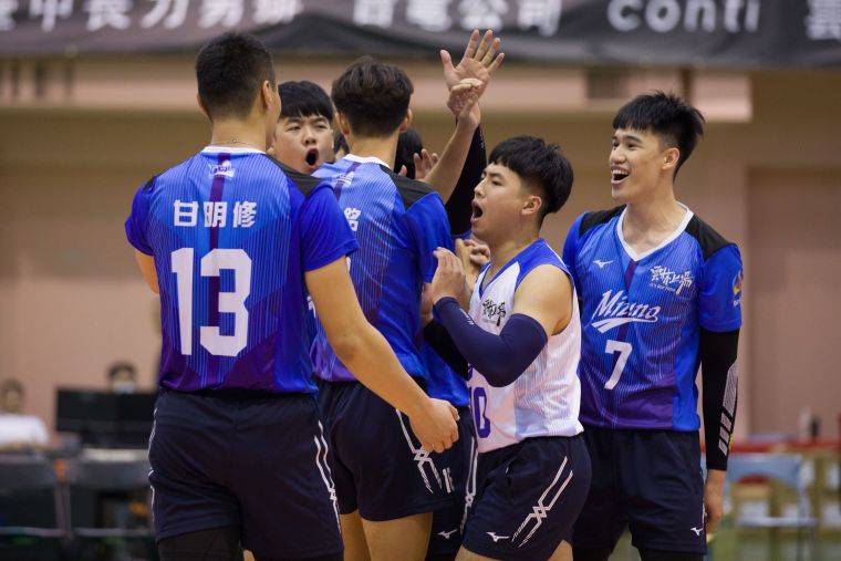 地主雲林MIZUNO 激戰五局拿下勝利。中華民國排球協會提供