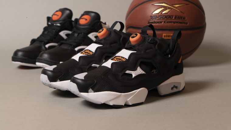 黑白配色加上鞋舌上橘色的Pump Bottom，當年灌籃大賽的配色重現眼前。官方提供