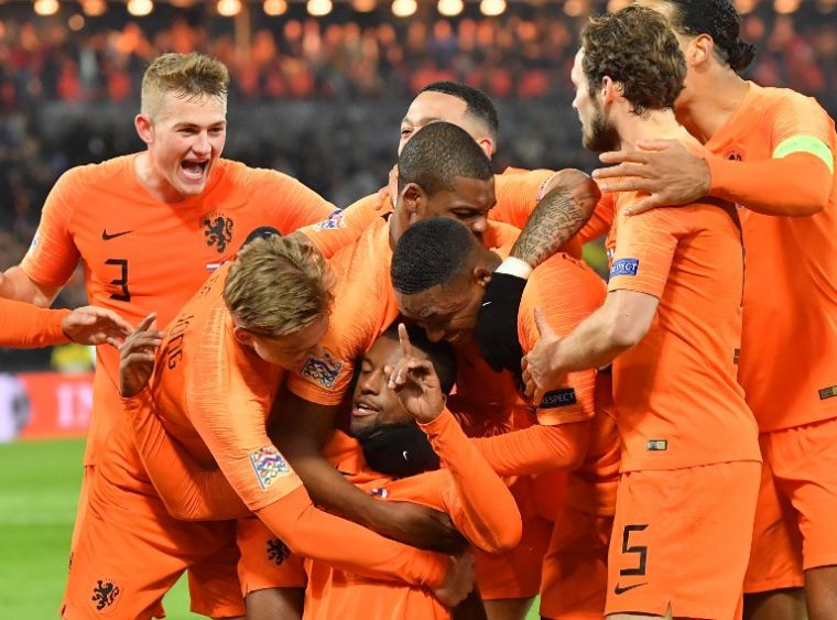 荷蘭2-0勝法國握出線主動權。（法新社）