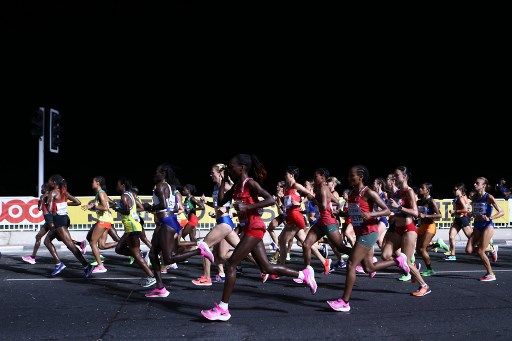 世錦賽女子馬拉松在半夜起跑。法新社