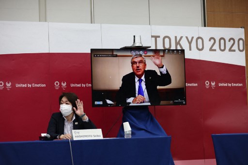 東奧組委會主席橋本聖子和國際奧會主席巴赫參加視訊會議。法新社