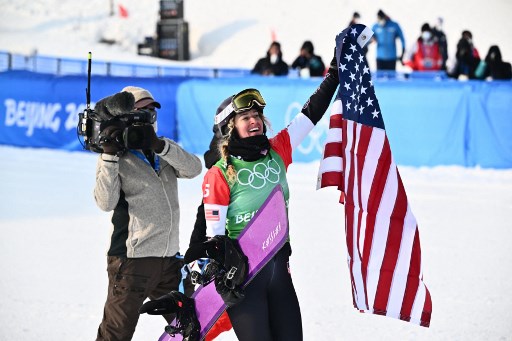 36歲單板滑雪女將雅各貝利絲(Lindsey Jacobellis)為美國拿下首金。法新社