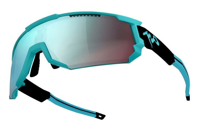 720HiColor運動眼鏡造型超炫。720armour運動眼鏡／提供。