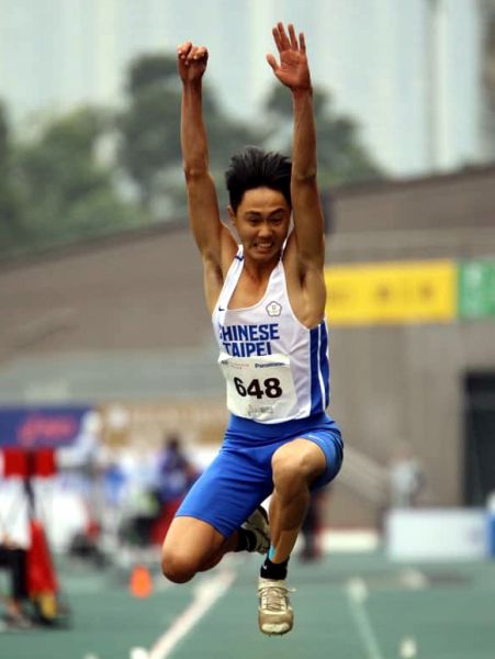 盛尹辰勇奪亞青少田徑賽三級跳遠金牌。大會提供。
