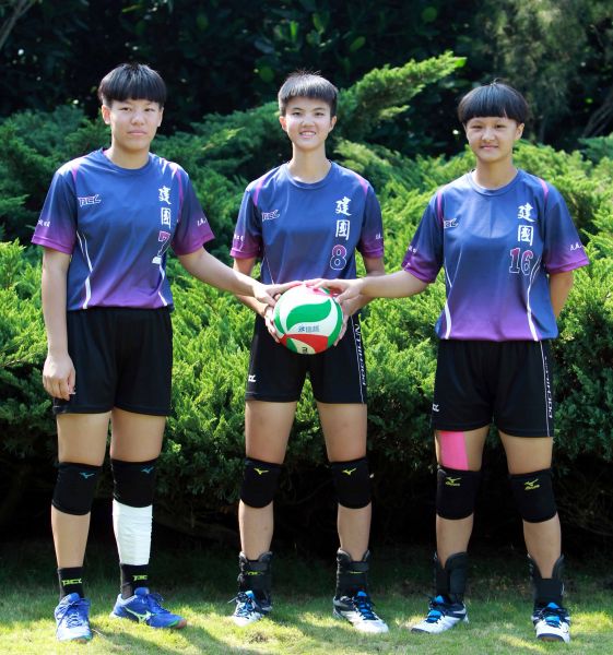 雲林建國國中謝靖瑩(左起)、許晏寧和吳佩茹希望幫球隊贏得永信杯國女組冠軍。永信杯／提供。