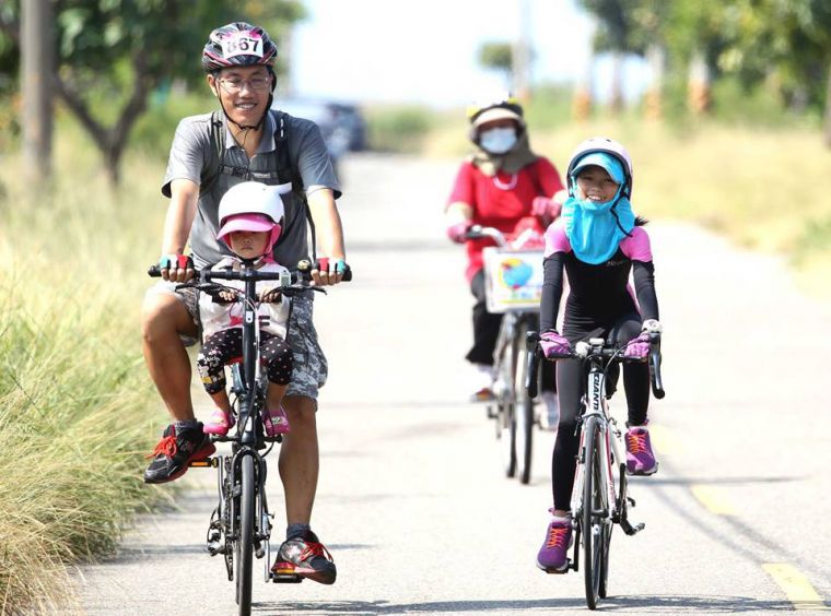 2018 Light upTaiwan極點慢旅系列活動適合親子一起參加。中華民國自行車騎士協會／提供。
