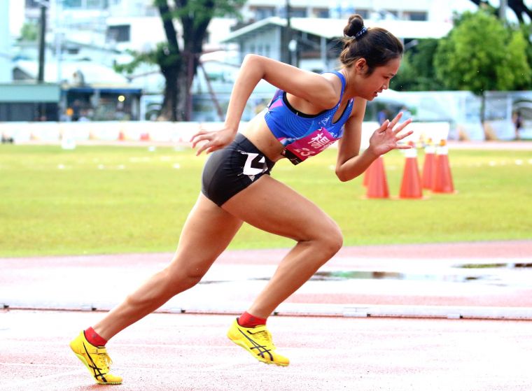 麥寮高中楊睿萱以55.62，打破高懸23年的全中錦高女400公尺大會紀錄。資料照片／林嘉欣攝影。