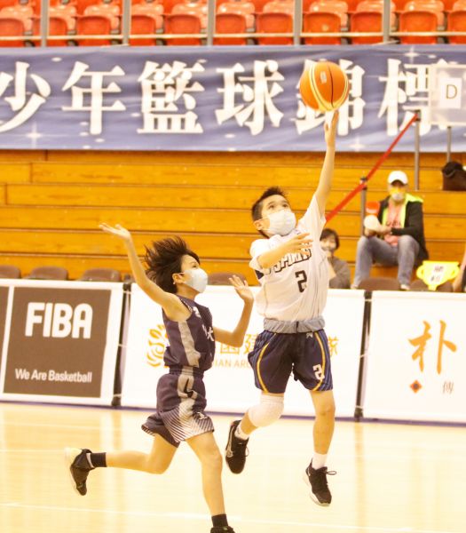 Daniel Hsu(左)貢獻4分、3籃板。姚瑞宸攝