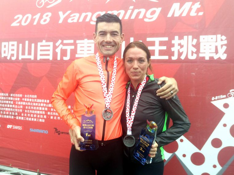 英國登山王艾文斯在2018陽明山自行車登山王挑戰稱王，太太得女子組第三。中華民國自行車騎士協會／提供。