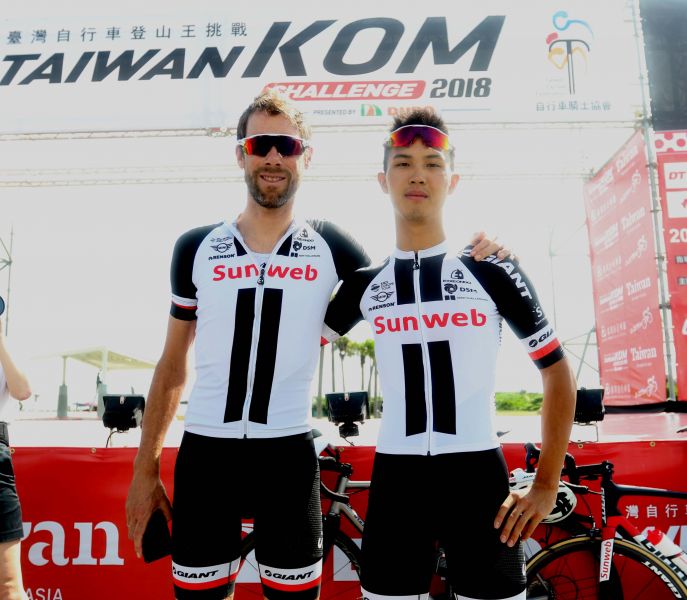Team Sunweb勞倫斯天登(左)和杜志濠。中華民國自行車騎士協會／提供。