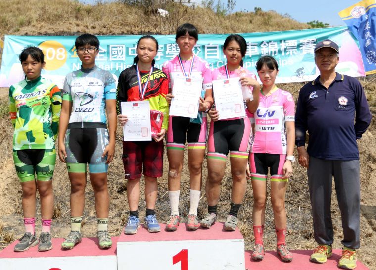 國女8公里越野賽頒獎。中華民國自由車協會／提供。
