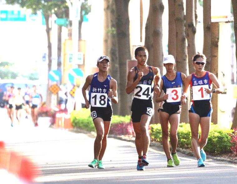 全運女子20公里競走戰況激烈。林嘉欣／攝影。