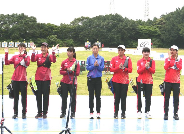 凱撒隊(左)續居龍頭老大，圖為女子團體賽。中華企業射箭聯盟／提供。