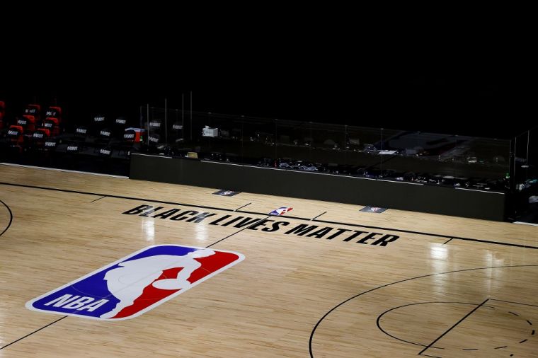 NBA球員決定繼續打季後賽，28日3場比賽延期舉行。（法新社）