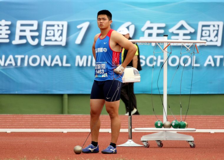 高男鏈球決賽，斗南高中沈智陞63公尺63繼去年之後再度得銀。林嘉欣／攝影。