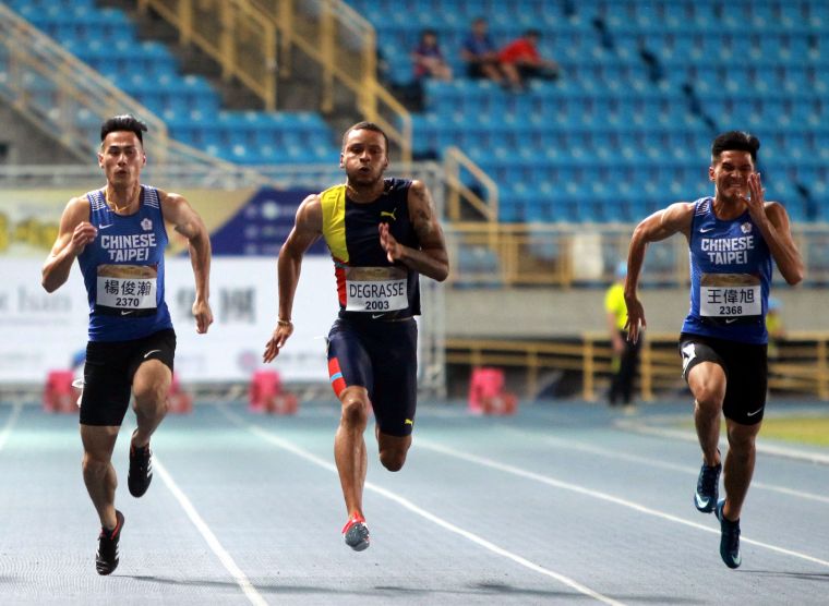 楊俊瀚(左)奪銀，里約奧運男子100公尺銅牌德格瑞塞(中)得金。林嘉欣／攝影。