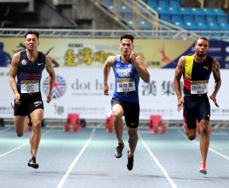 楊俊瀚(中)奪銀，里奧運男子100公尺銅牌德格瑞塞(右)得金。林嘉欣／攝影。