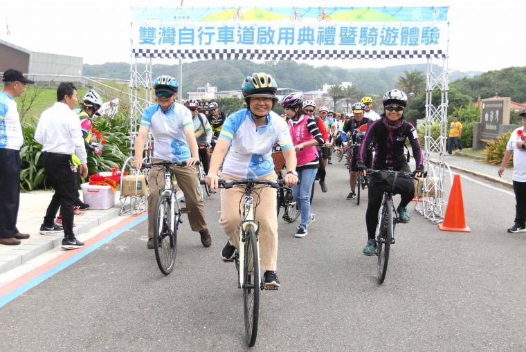 交通部觀光局副局長陳淑慧(前)。中華民國自行車騎士協會／提供。