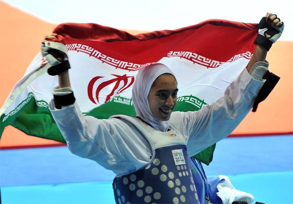上屆里約奧運阿里扎德一度成為伊朗女戰神，但如今出走回來又對上伊朗隊友。摘自阿里扎德臉書