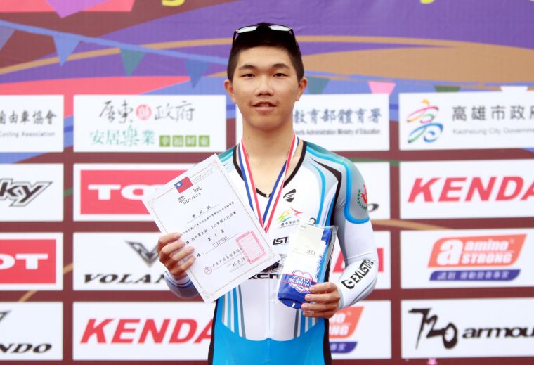 高男1公里個人計時賽冠軍大甲高中曾致誠。中華民國自由車協會／提供。