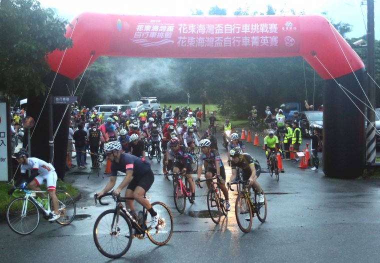 2018花東海灣盃自行車菁英賽登場。中華民國自行車騎士協會／提供。