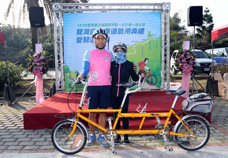 徐國強和太太駱宜和一起騎協力車參加。中華民國自行車騎士協會／提供。