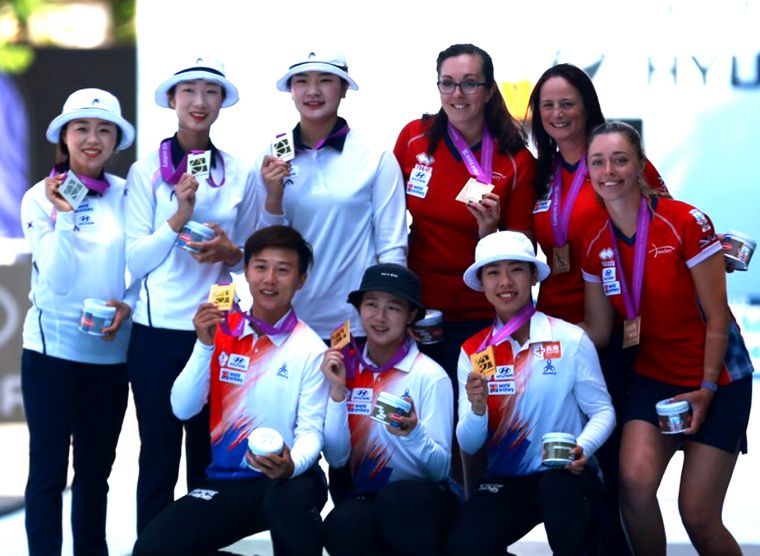 中華隊(中)首度勇奪世錦賽女子反曲弓團體金牌。倪大智／提供。