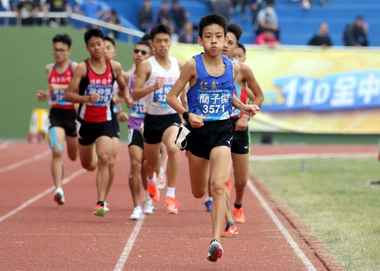 國男1500公尺決賽。林嘉欣／攝影。