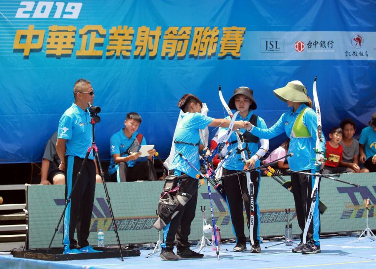 女子團體賽，台南隊加射後以5：4打敗甲山林隊。中華企業射箭聯盟／提供。