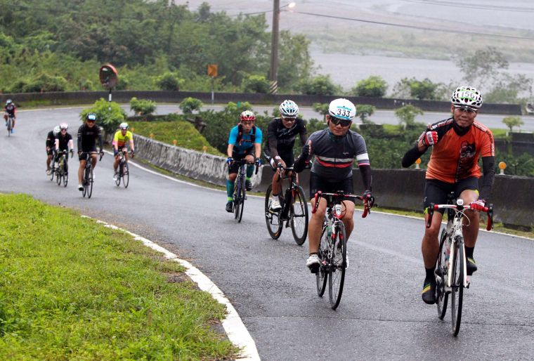 2018花東海灣盃自行車挑戰爬坡路段。中華民國自行車騎士協會／提供。