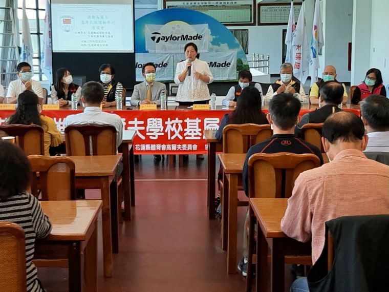 中華高協推動高爾夫基層扎根運動學校座談會第五站，近80位國中、小學校長出席相挺。官方提供