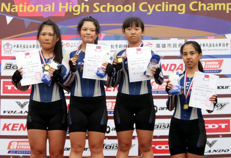 國女3公里團隊追逐賽冠軍清泉國中。中華民國自由車協會／提供。