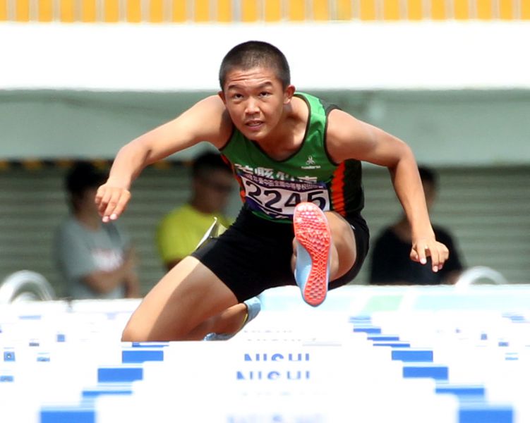 國男組110公尺跨欄金牌楊文杰兩度破大會。林嘉欣／攝影。