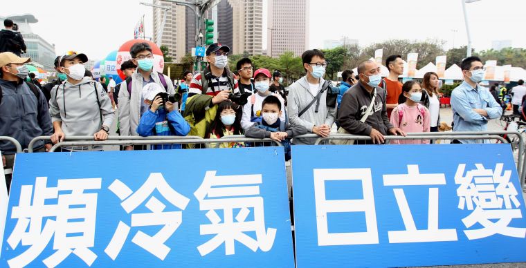 民眾戴口罩來觀戰。中華民國自由車協會／提供。