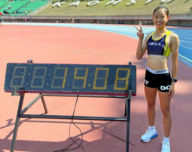 彰縣信義國中小賴尹甯飆出個人最佳的14.08，將高懸七年的國女100公尺跨欄大會紀錄送入歷史。信義國中小／提供。